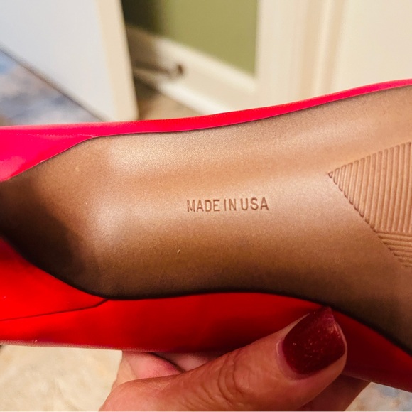 👠Sassy Connie Red Patent Kitten Heel Pumps & Decorative Flower Accent on Front! - Picture 3 of 16